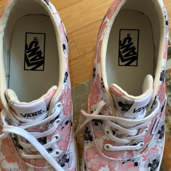 Euc vans canvas sneakers with platform. - Picture 6 of 6